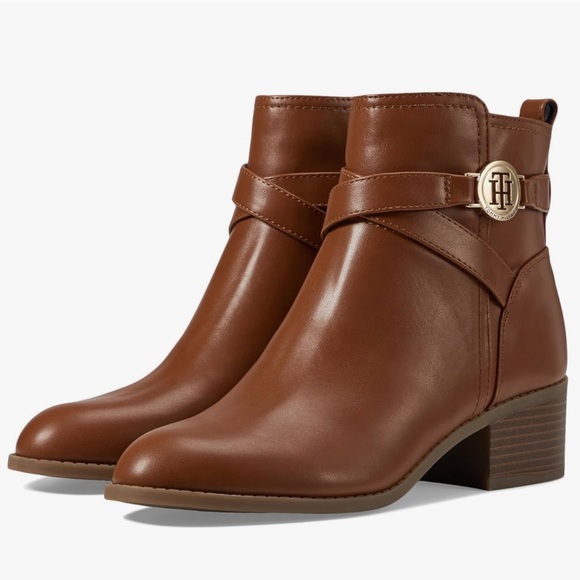 🌸TOMMY HILFIGER🌸 Diyana Faux Leather Ankle Bootie Size: 9M - Picture 2 of 14